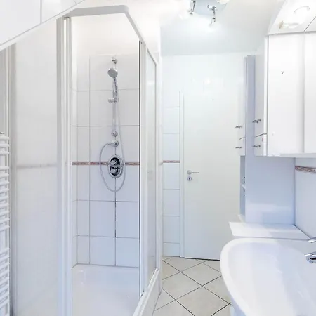 Alt 12 Apartment *
